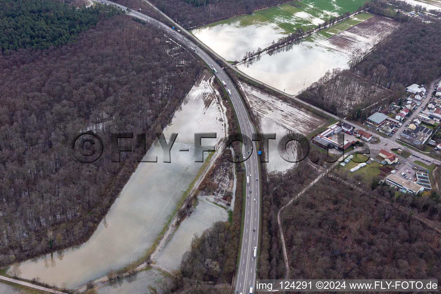 Vue aérienne de Terrain en contrebas de l'Otterbach avec prairies inondées sur l'A65 à Kandel dans le département Rhénanie-Palatinat, Allemagne