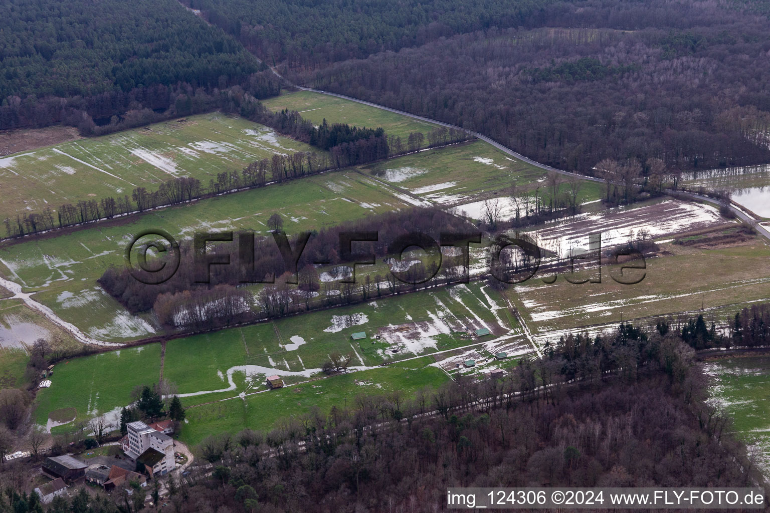 Vue aérienne de Plaine d'Otterbach lors d'inondations près du Hardtmühle à Minfeld dans le département Rhénanie-Palatinat, Allemagne