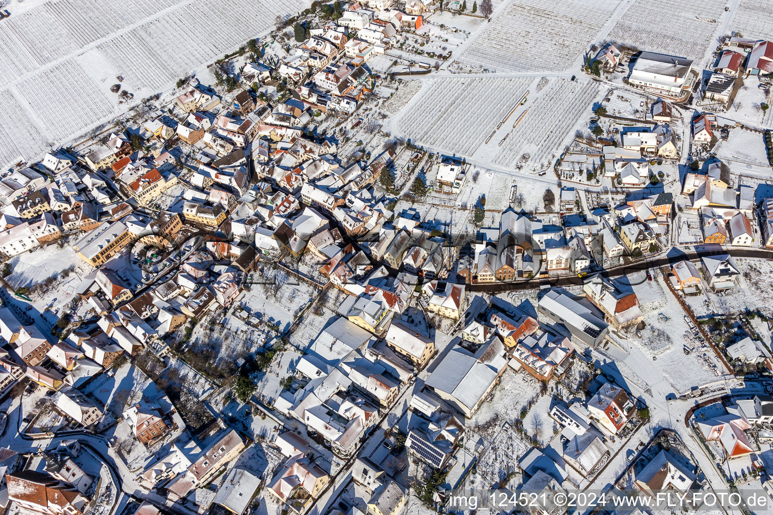 Vue aérienne de Vue aérienne d'hiver dans la neige à le quartier Weyher in Weyher in der Pfalz dans le département Rhénanie-Palatinat, Allemagne