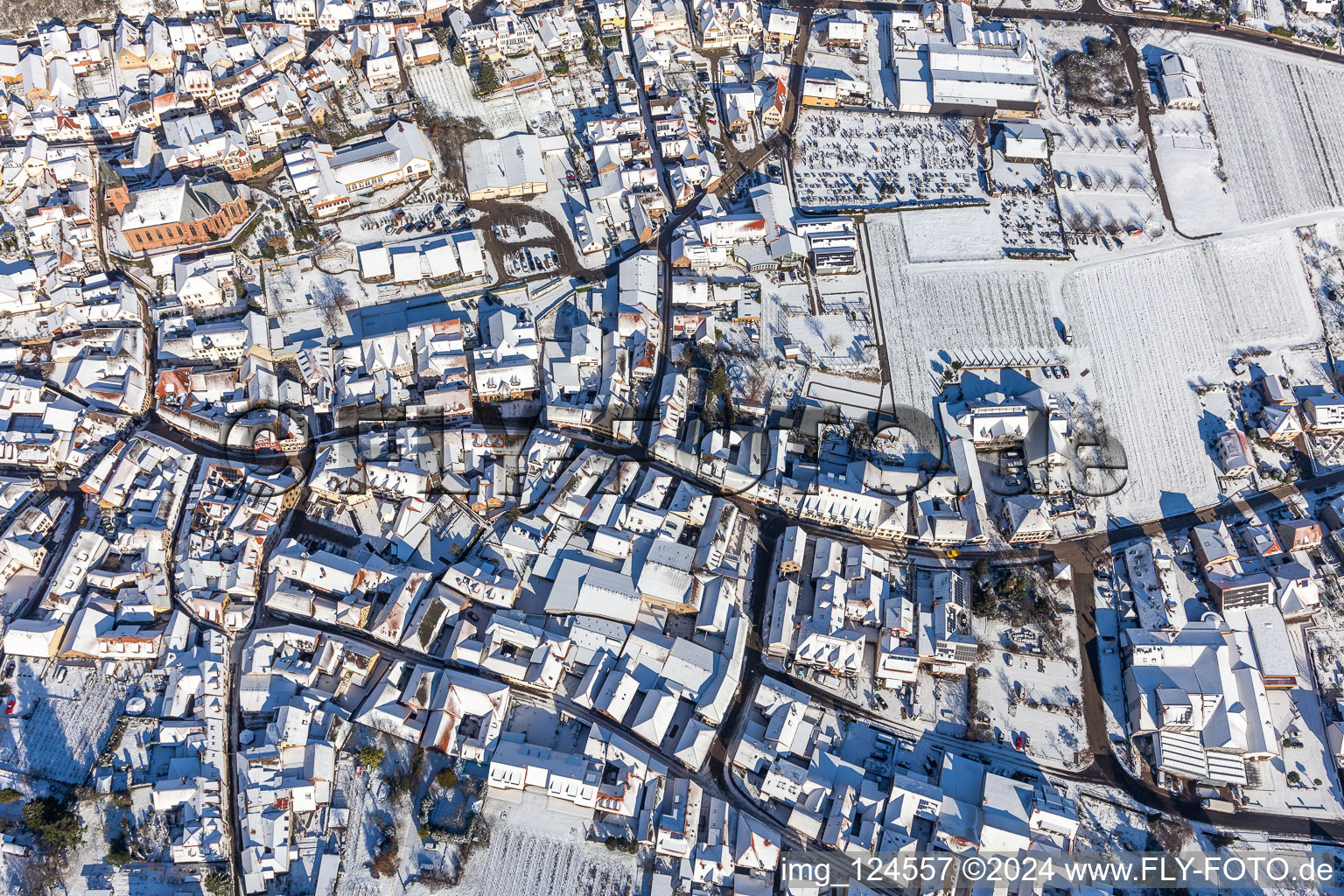 Vue aérienne de Vue aérienne d'hiver dans la neige à le quartier SaintMartin in Sankt Martin dans le département Rhénanie-Palatinat, Allemagne