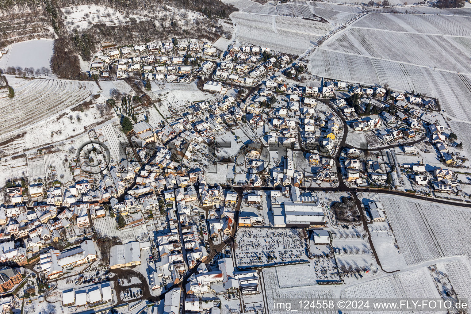 Vue aérienne de Vue aérienne d'hiver dans la neige à le quartier SaintMartin in Sankt Martin dans le département Rhénanie-Palatinat, Allemagne