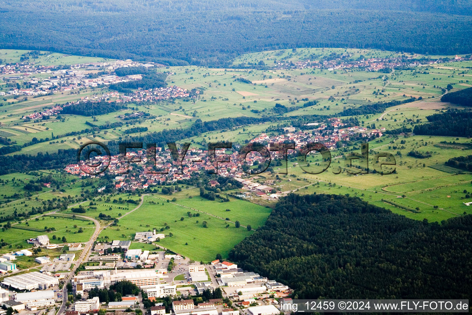 Vue aérienne de Du nord à le quartier Ittersbach in Karlsbad dans le département Bade-Wurtemberg, Allemagne