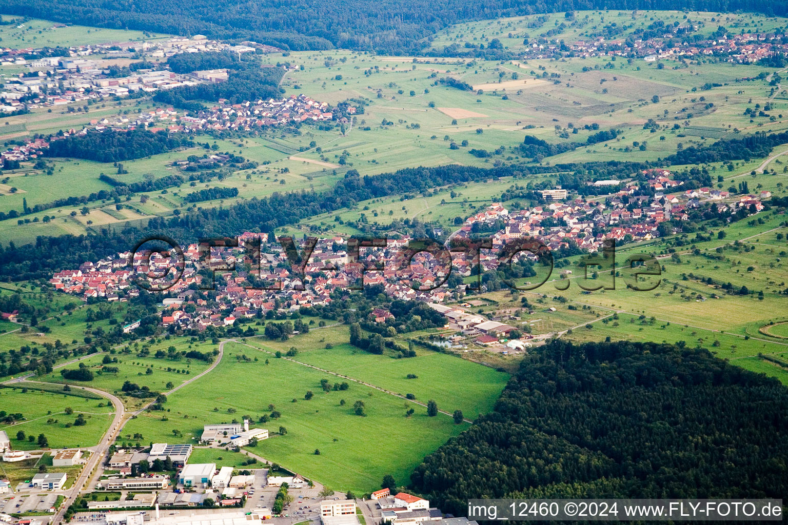 Vue aérienne de Du nord à le quartier Ittersbach in Karlsbad dans le département Bade-Wurtemberg, Allemagne