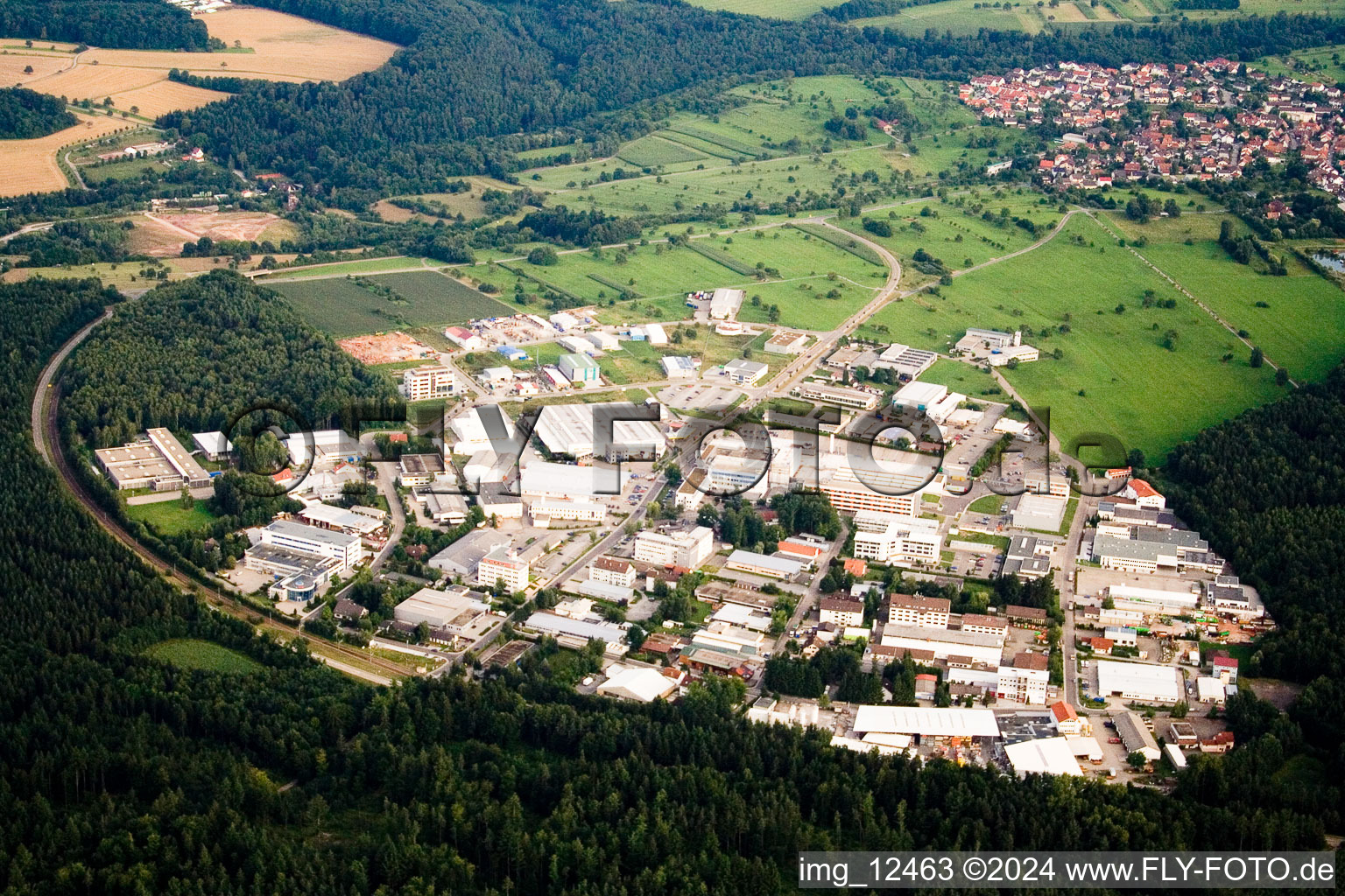 Vue aérienne de Zone industrielle et commerciale du quartier d'Ittersbach à le quartier Im Stockmädle in Karlsbad dans le département Bade-Wurtemberg, Allemagne