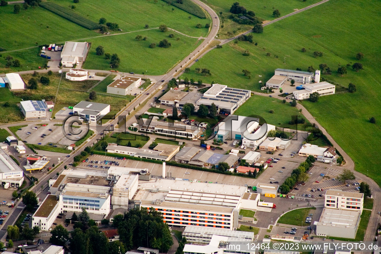 Photographie aérienne de Ittersbach, zone industrielle à le quartier Im Stockmädle in Karlsbad dans le département Bade-Wurtemberg, Allemagne
