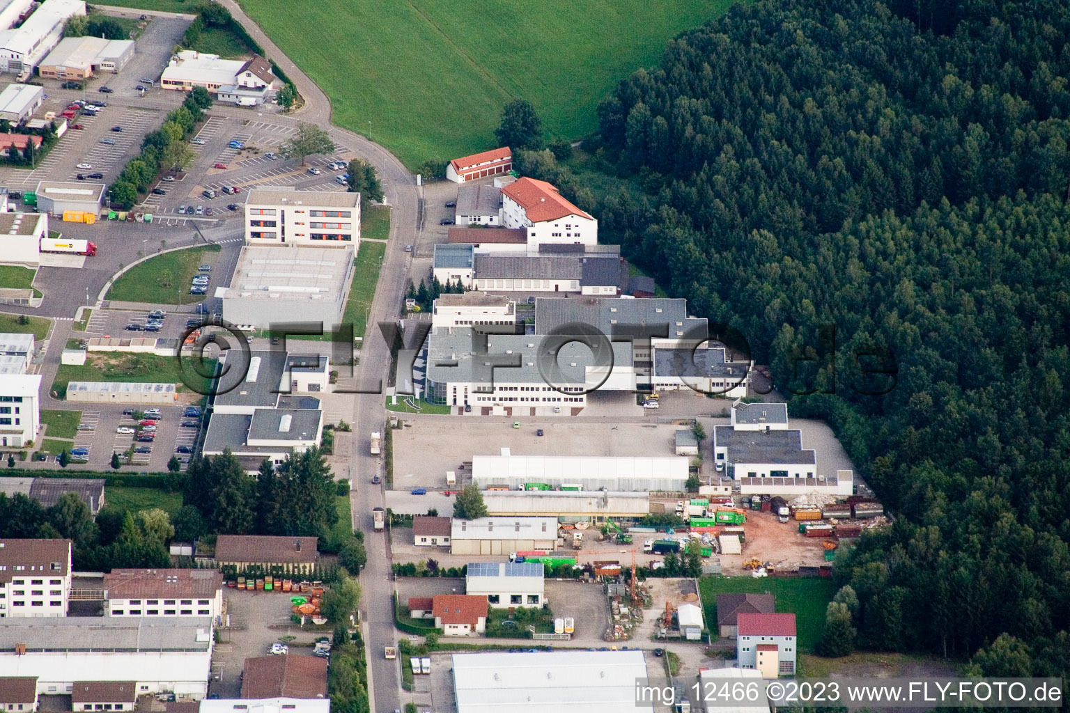 Ittersbach, zone industrielle à le quartier Im Stockmädle in Karlsbad dans le département Bade-Wurtemberg, Allemagne d'en haut