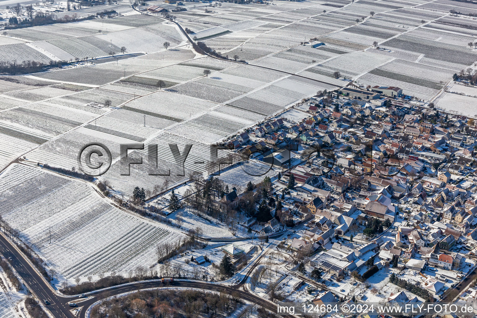 Vue aérienne de Vue aérienne d'hiver dans la neige à Walsheim dans le département Rhénanie-Palatinat, Allemagne