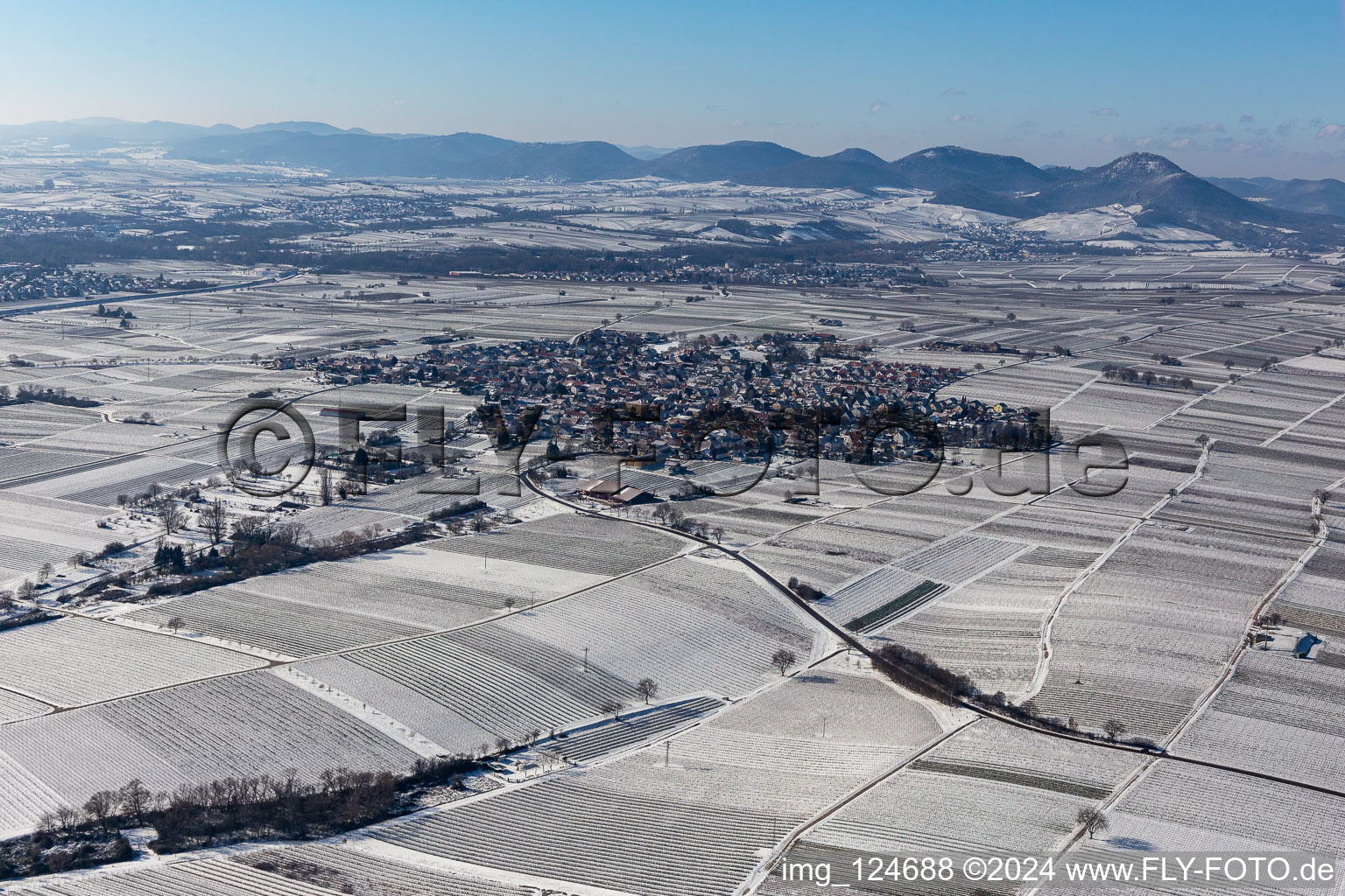 Vue aérienne de Vue aérienne d'hiver dans la neige à le quartier Nußdorf in Landau in der Pfalz dans le département Rhénanie-Palatinat, Allemagne