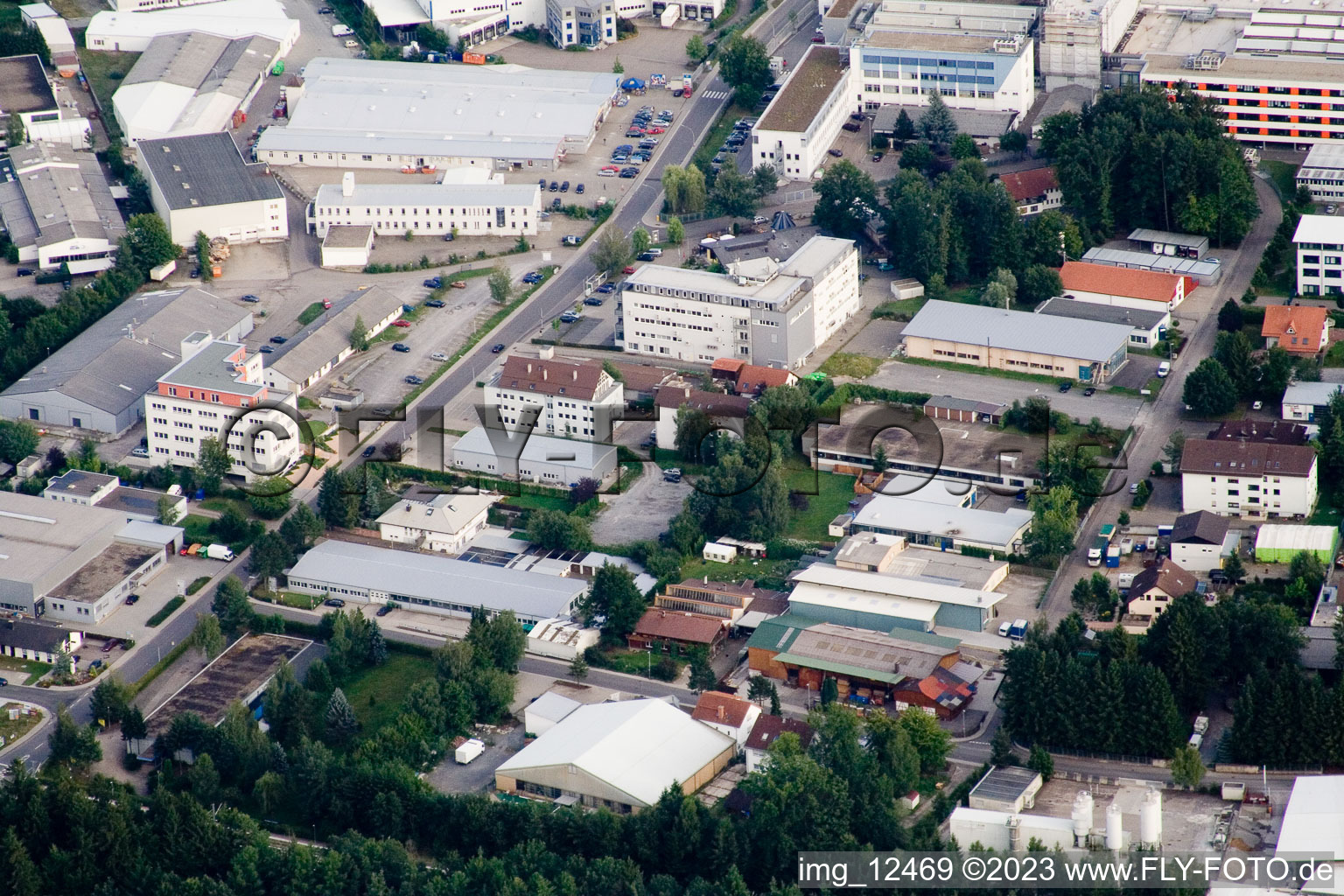 Ittersbach, zone industrielle à le quartier Im Stockmädle in Karlsbad dans le département Bade-Wurtemberg, Allemagne vue d'en haut