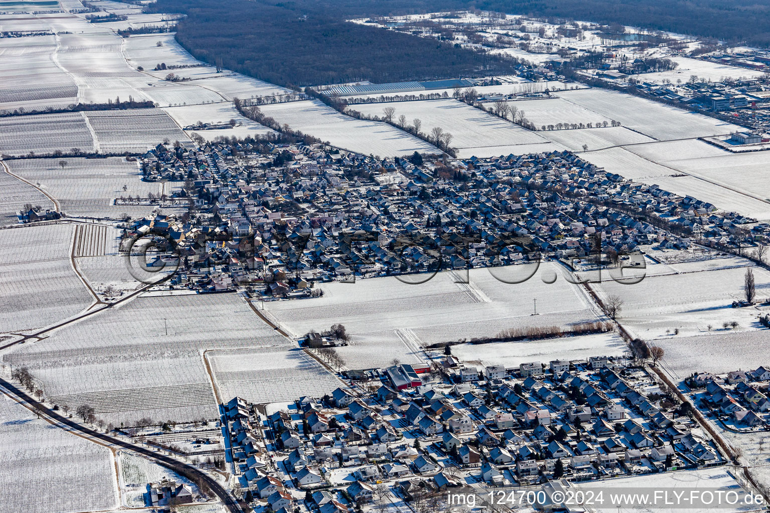 Vue aérienne de Vue aérienne d'hiver dans la neige à Bornheim dans le département Rhénanie-Palatinat, Allemagne