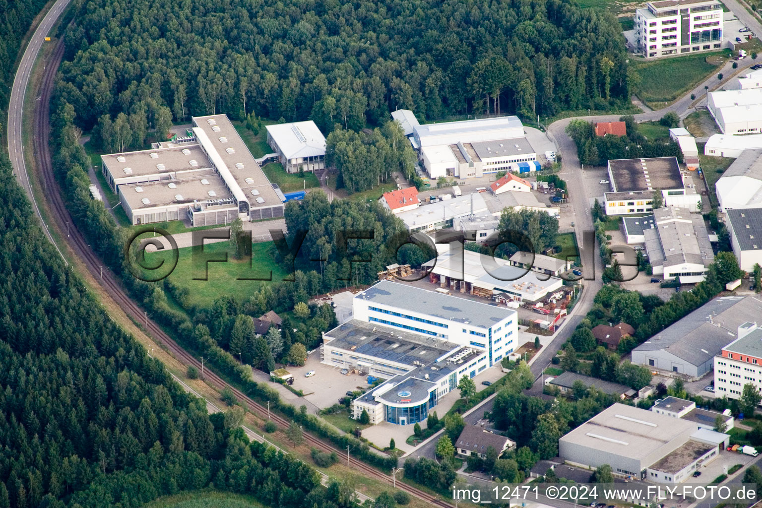 Vue aérienne de Ittersbach, zone industrielle, Herrmann Ultraschalltechnik GmbH à le quartier Im Stockmädle in Karlsbad dans le département Bade-Wurtemberg, Allemagne