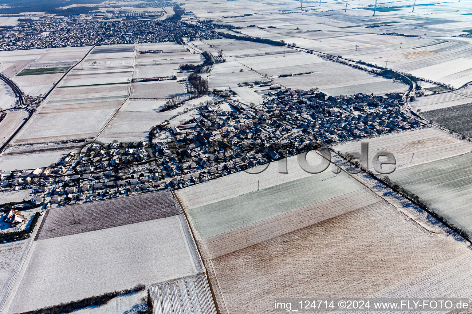 Vue aérienne de Vue aérienne d'hiver dans la neige à le quartier Mörlheim in Landau in der Pfalz dans le département Rhénanie-Palatinat, Allemagne