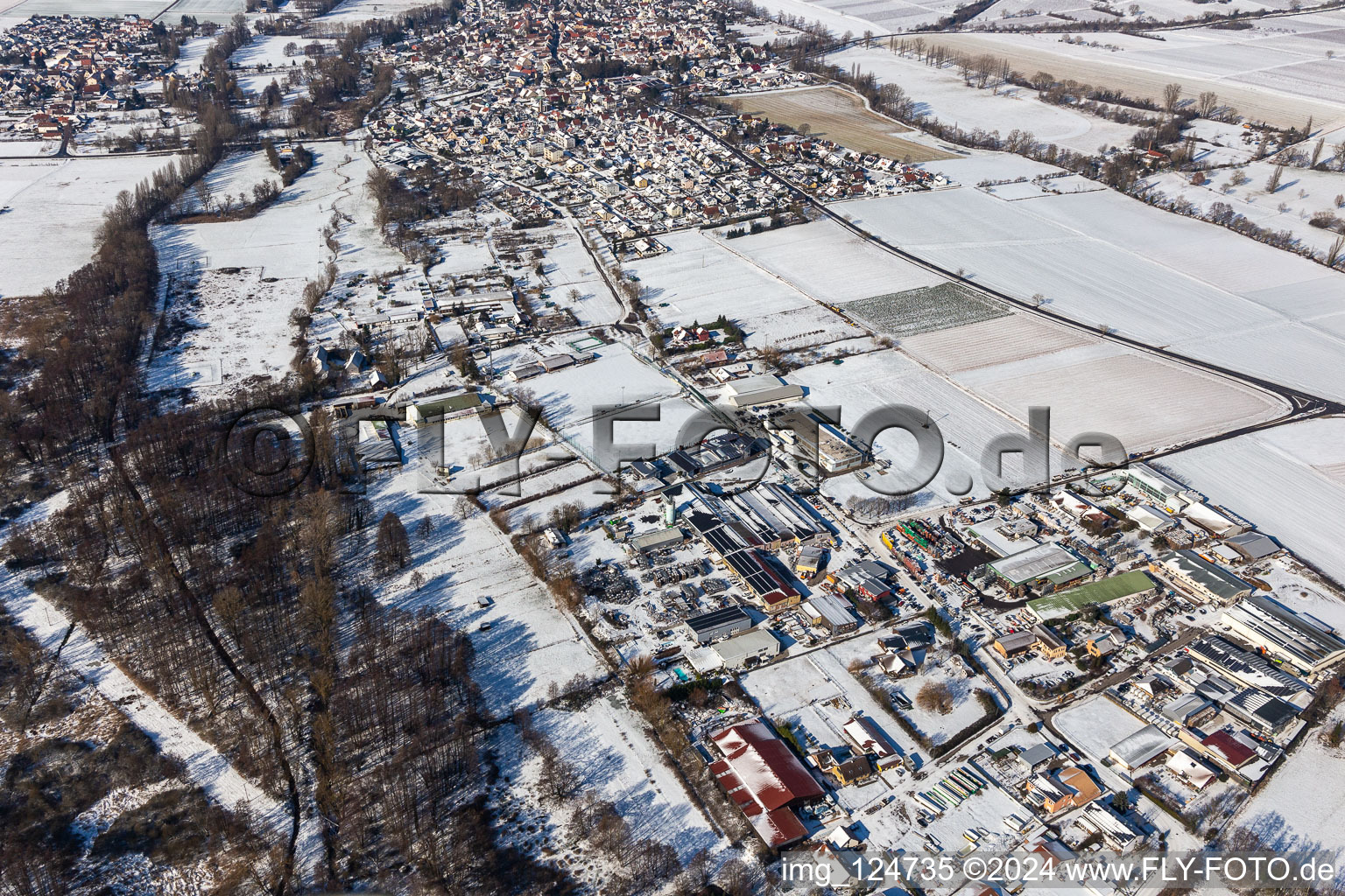 Vue aérienne de Vue aérienne d'hiver dans la zone industrielle de neige Billigheim à le quartier Billigheim in Billigheim-Ingenheim dans le département Rhénanie-Palatinat, Allemagne