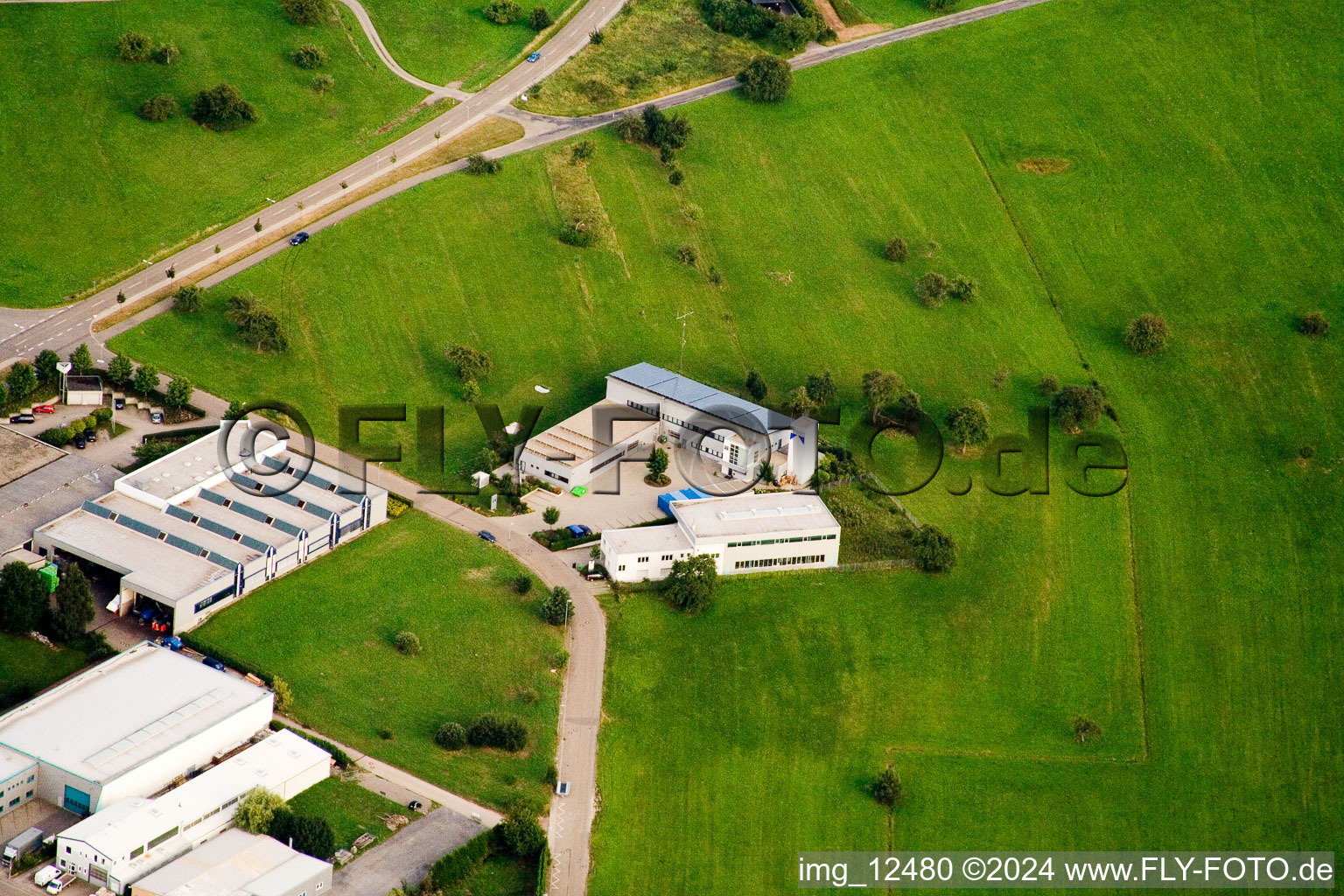 Vue aérienne de Ittersbach, zone industrielle à le quartier Im Stockmädle in Karlsbad dans le département Bade-Wurtemberg, Allemagne