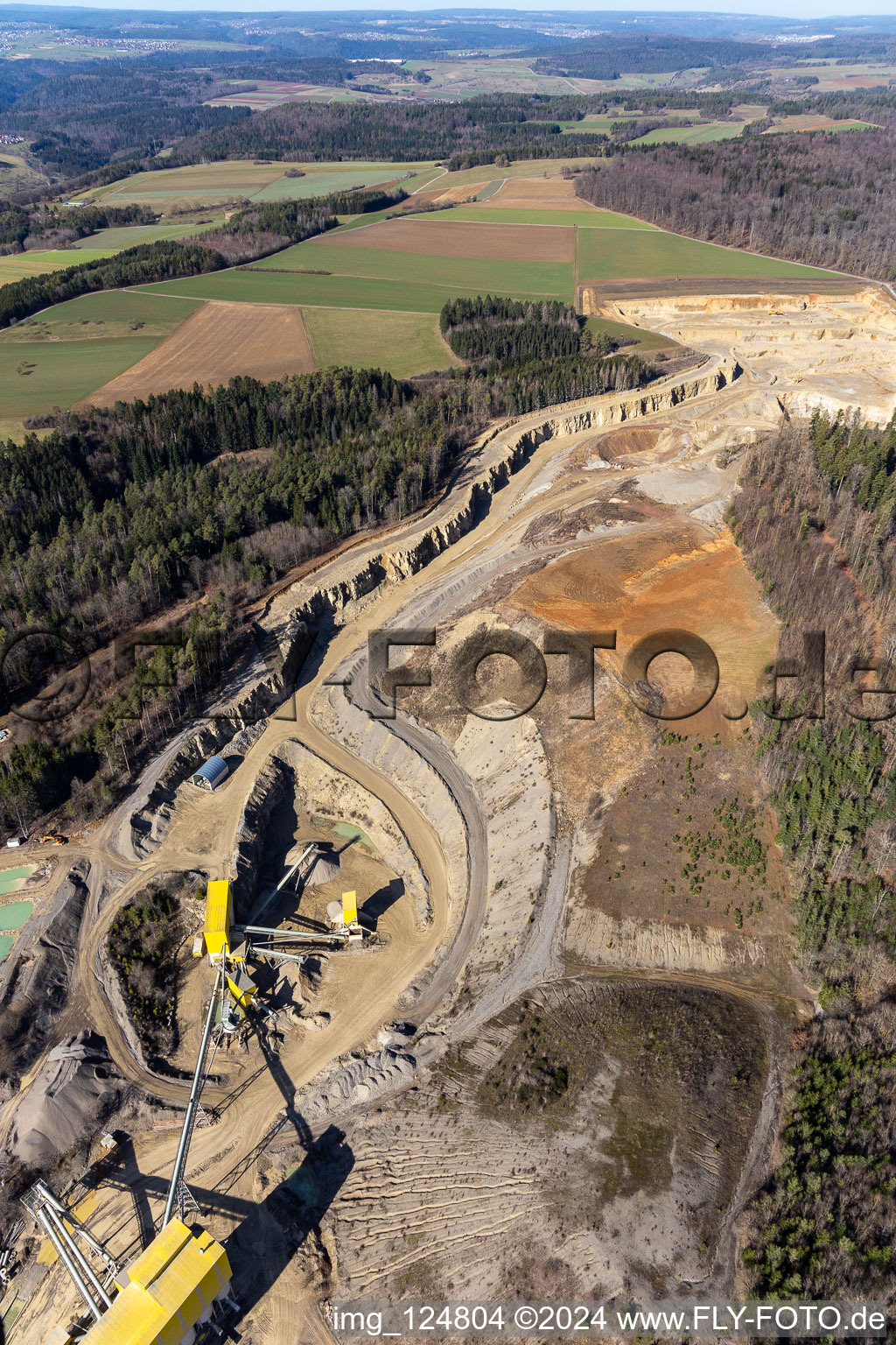 Vue aérienne de Carrière et décharge de la gravière Georg Mast à Sulz am Eck à le quartier Sulz am Eck in Wildberg dans le département Bade-Wurtemberg, Allemagne