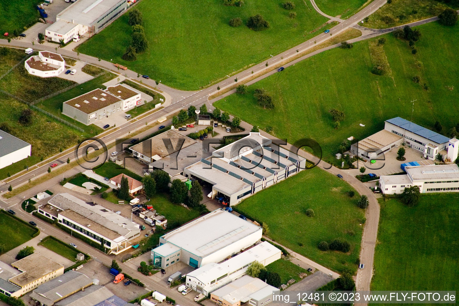 Photographie aérienne de Ittersbach, zone industrielle à le quartier Im Stockmädle in Karlsbad dans le département Bade-Wurtemberg, Allemagne