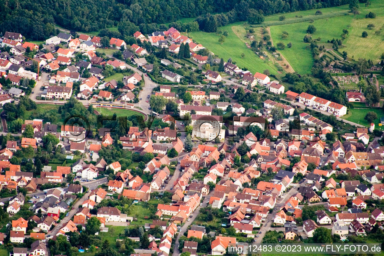 Vue aérienne de Quartier Ittersbach in Karlsbad dans le département Bade-Wurtemberg, Allemagne