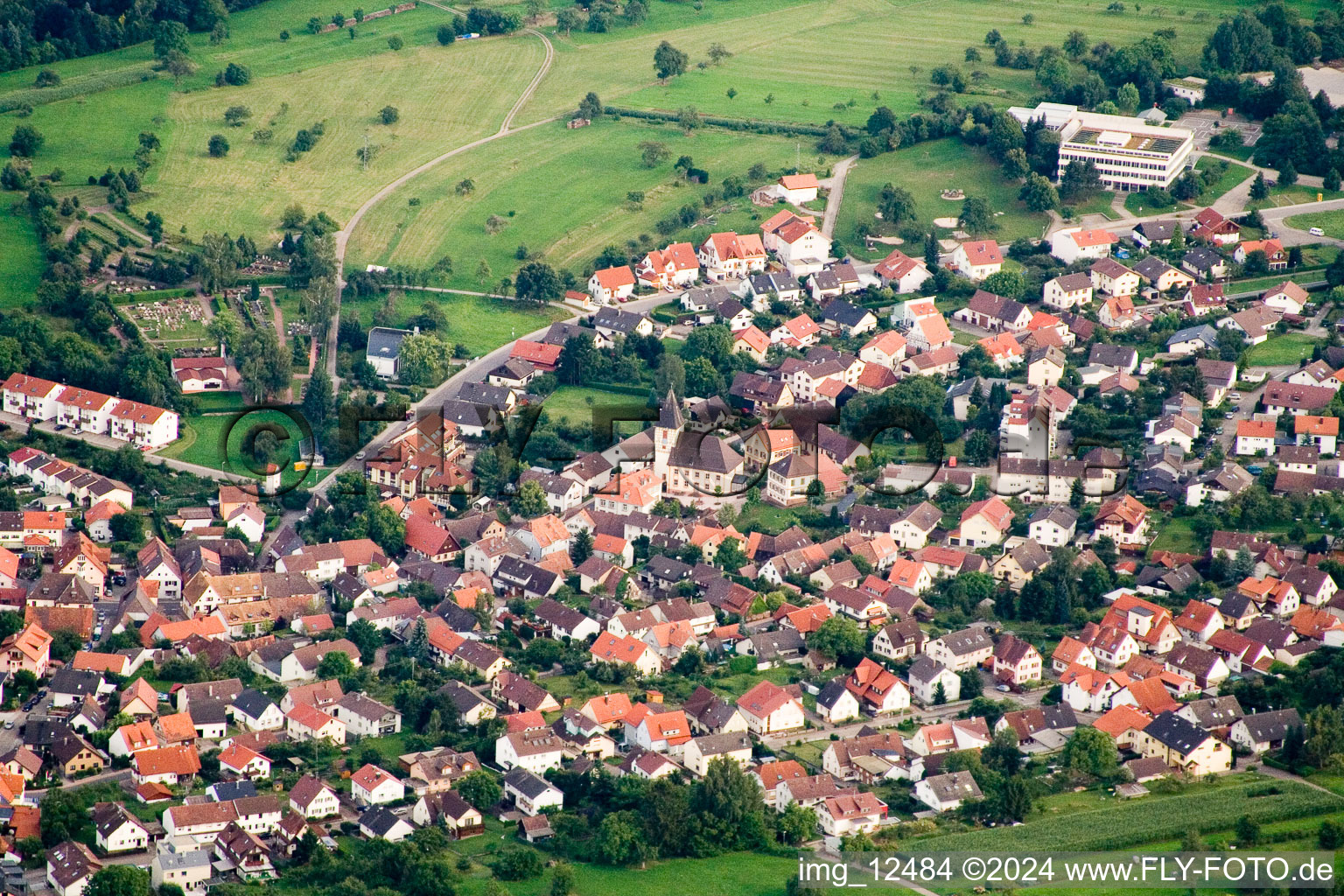 Vue aérienne de Quartier Ittersbach in Karlsbad dans le département Bade-Wurtemberg, Allemagne