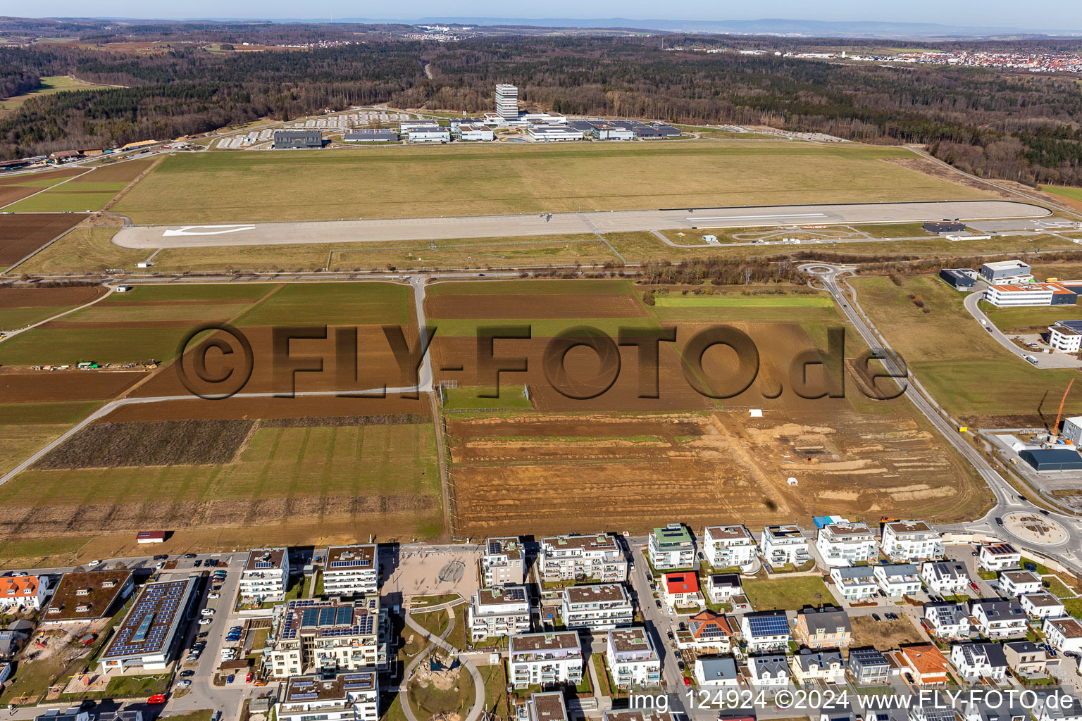 Vue aérienne de Centre de recherche Robert Bosch GmbH sur l'aérodrome Malmsheim à le quartier Malmsheim in Renningen dans le département Bade-Wurtemberg, Allemagne