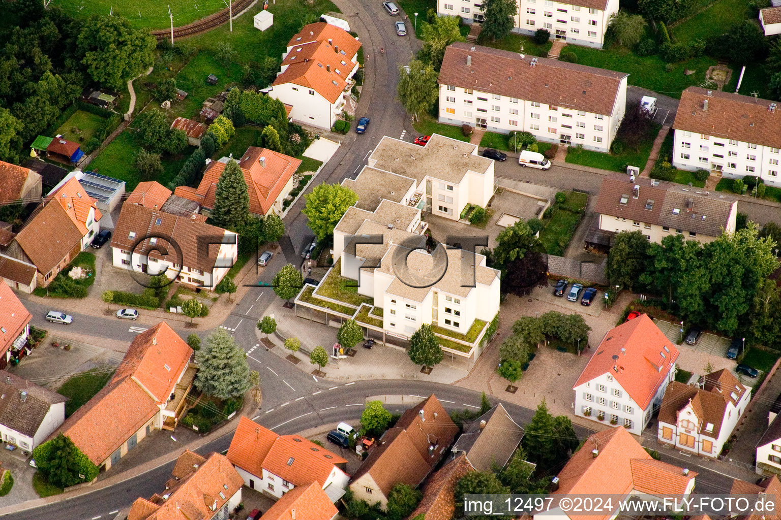 Pharmacie de la Fontaine à le quartier Ittersbach in Karlsbad dans le département Bade-Wurtemberg, Allemagne hors des airs