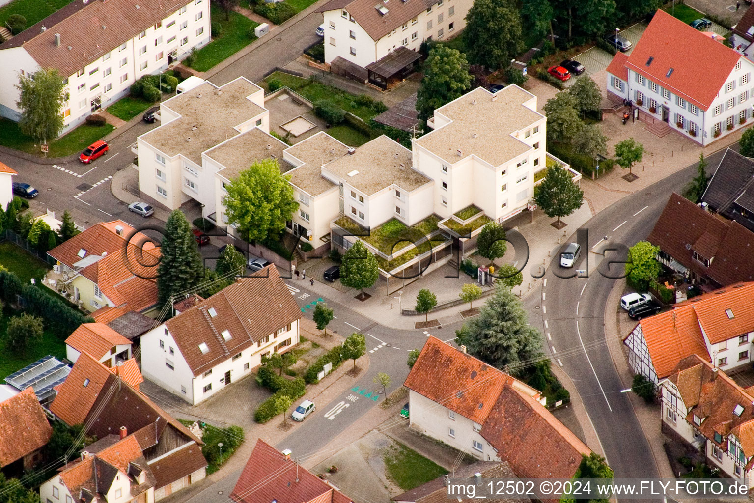 Pharmacie de la Fontaine à le quartier Ittersbach in Karlsbad dans le département Bade-Wurtemberg, Allemagne depuis l'avion