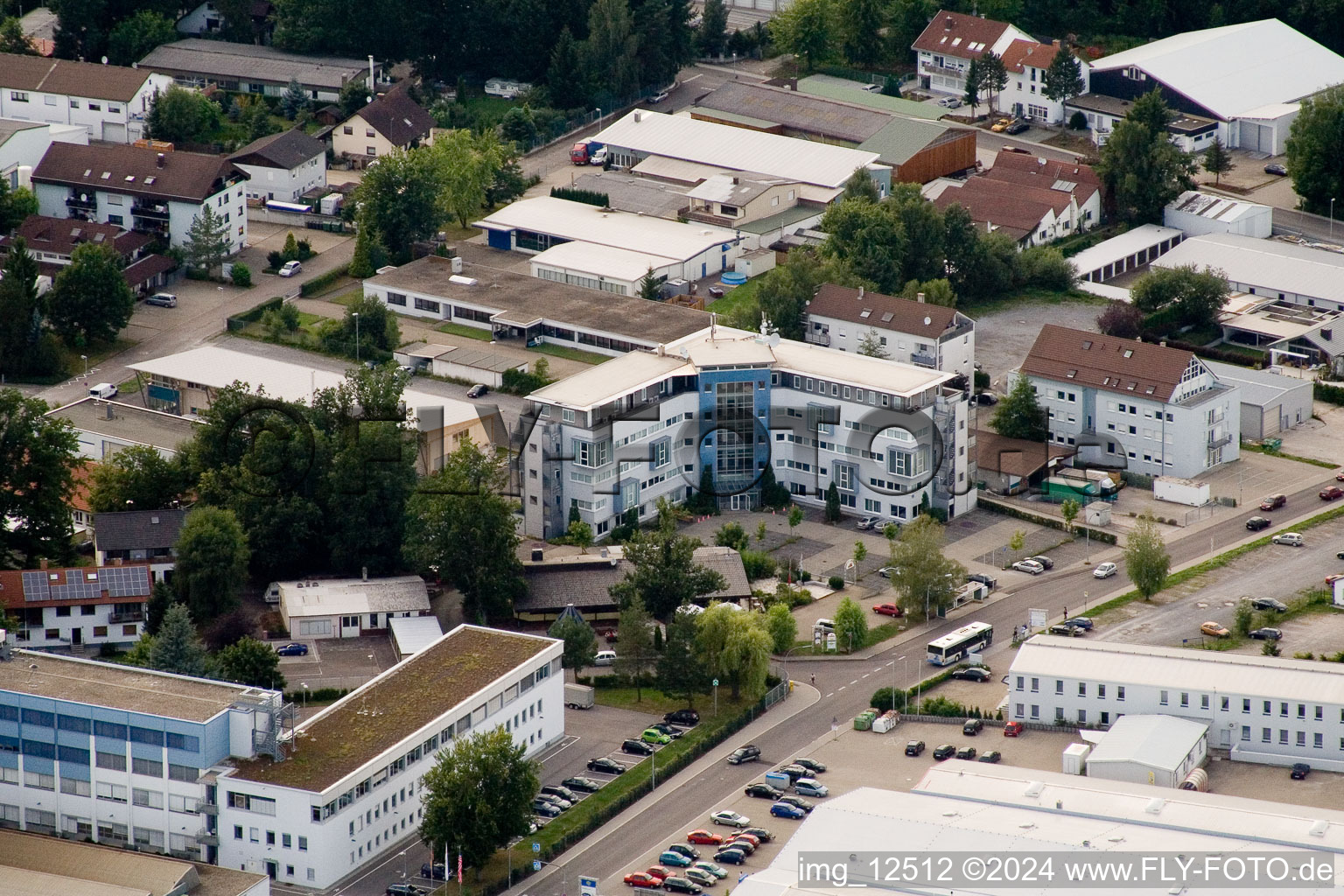 Ittersbach, zone industrielle à le quartier Im Stockmädle in Karlsbad dans le département Bade-Wurtemberg, Allemagne d'un drone