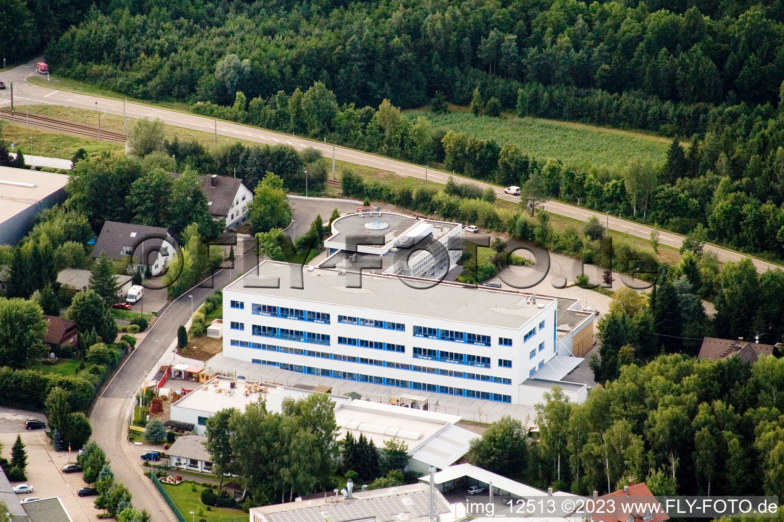 Ittersbach, zone industrielle à le quartier Im Stockmädle in Karlsbad dans le département Bade-Wurtemberg, Allemagne vu d'un drone