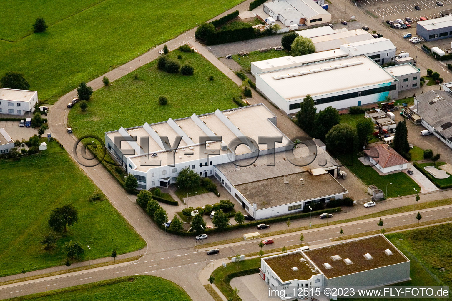 Vue aérienne de Ittersbach, zone industrielle à le quartier Im Stockmädle in Karlsbad dans le département Bade-Wurtemberg, Allemagne
