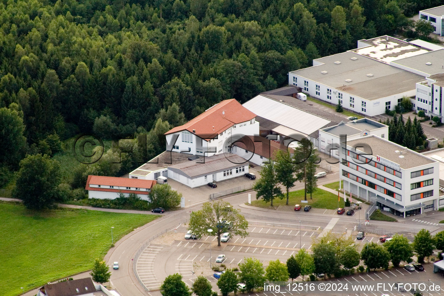 Photographie aérienne de Ittersbach, zone industrielle à le quartier Im Stockmädle in Karlsbad dans le département Bade-Wurtemberg, Allemagne