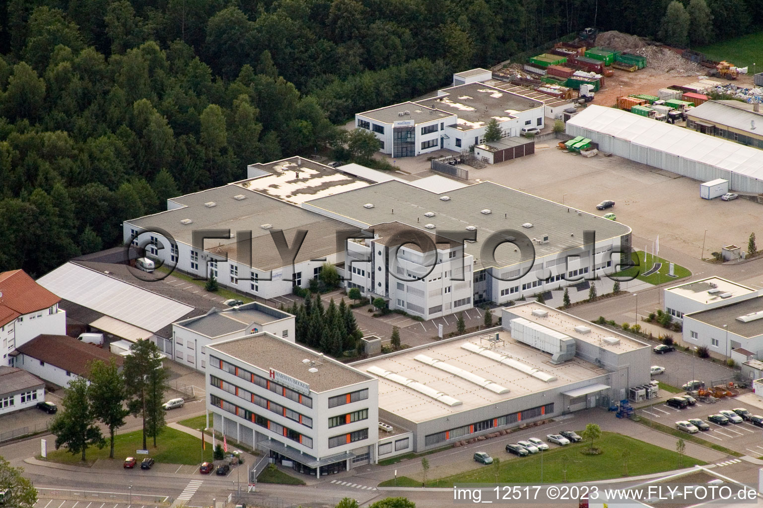 Vue oblique de Ittersbach, zone industrielle à le quartier Im Stockmädle in Karlsbad dans le département Bade-Wurtemberg, Allemagne