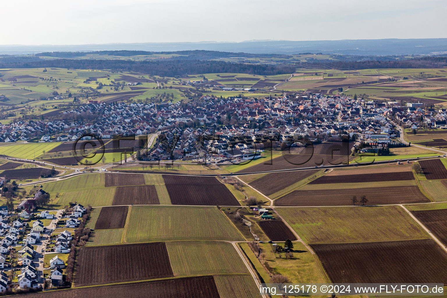 Vue aérienne de Du nord-ouest à le quartier Kuppingen in Herrenberg dans le département Bade-Wurtemberg, Allemagne