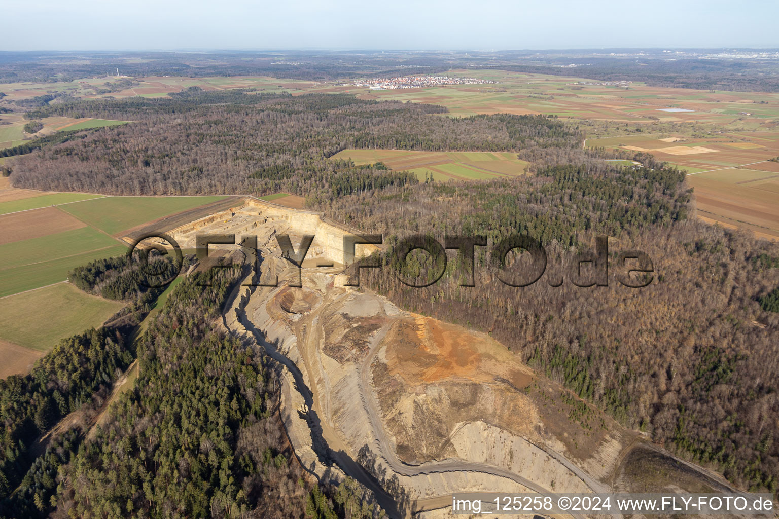 Carrière, gravière Georg Mast, dépotoir à le quartier Sulz am Eck in Wildberg dans le département Bade-Wurtemberg, Allemagne depuis l'avion