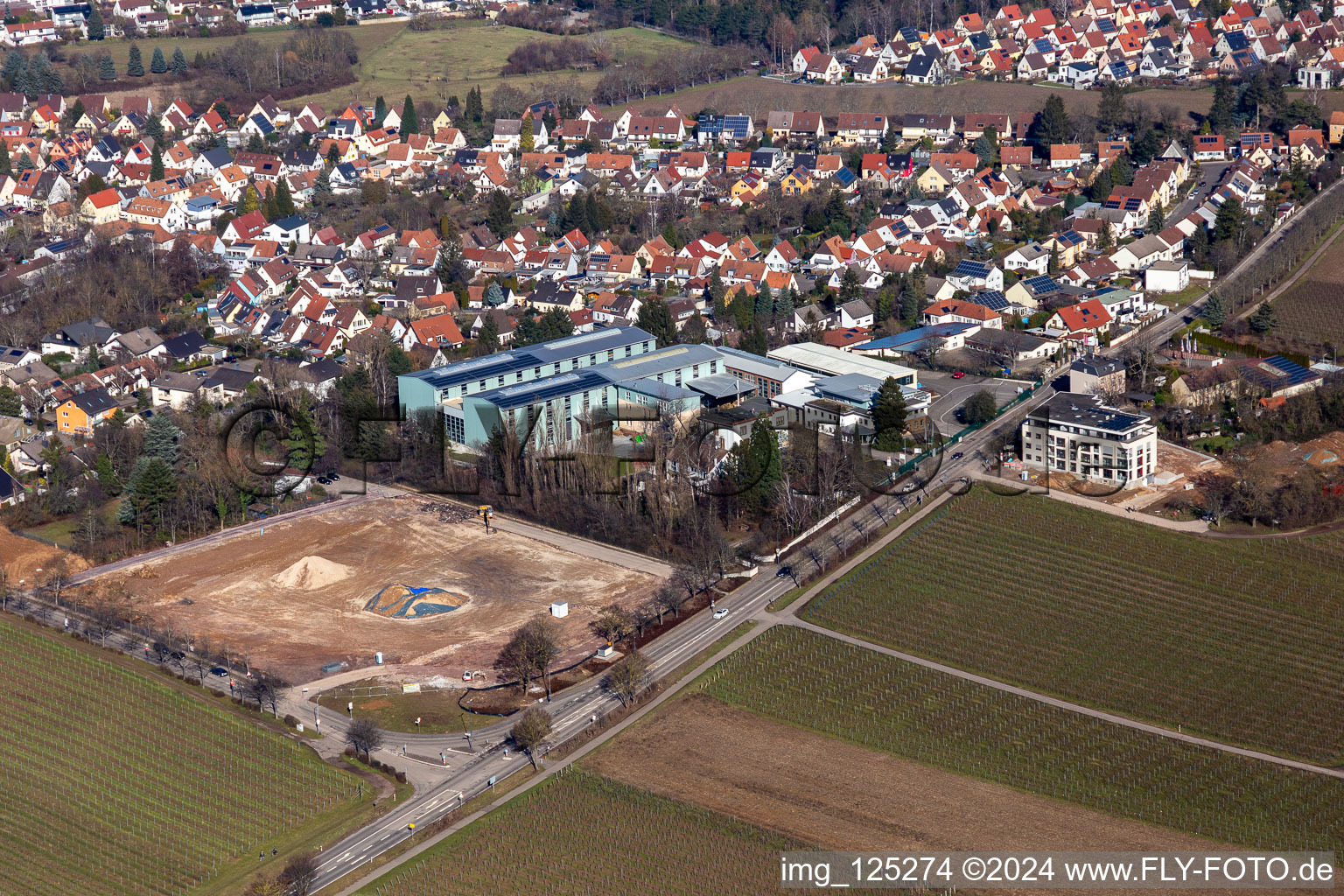 Vue aérienne de Construction mécanique Wickert et ancienne boulangerie Hofmeister sur Wollmesheimer Höhe à Landau in der Pfalz dans le département Rhénanie-Palatinat, Allemagne