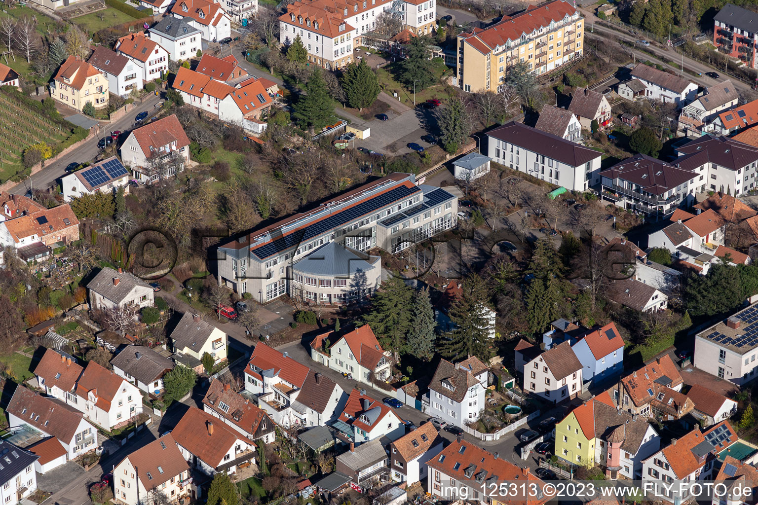 Vue aérienne de Office du tourisme SÜW à Edenkoben dans le département Rhénanie-Palatinat, Allemagne