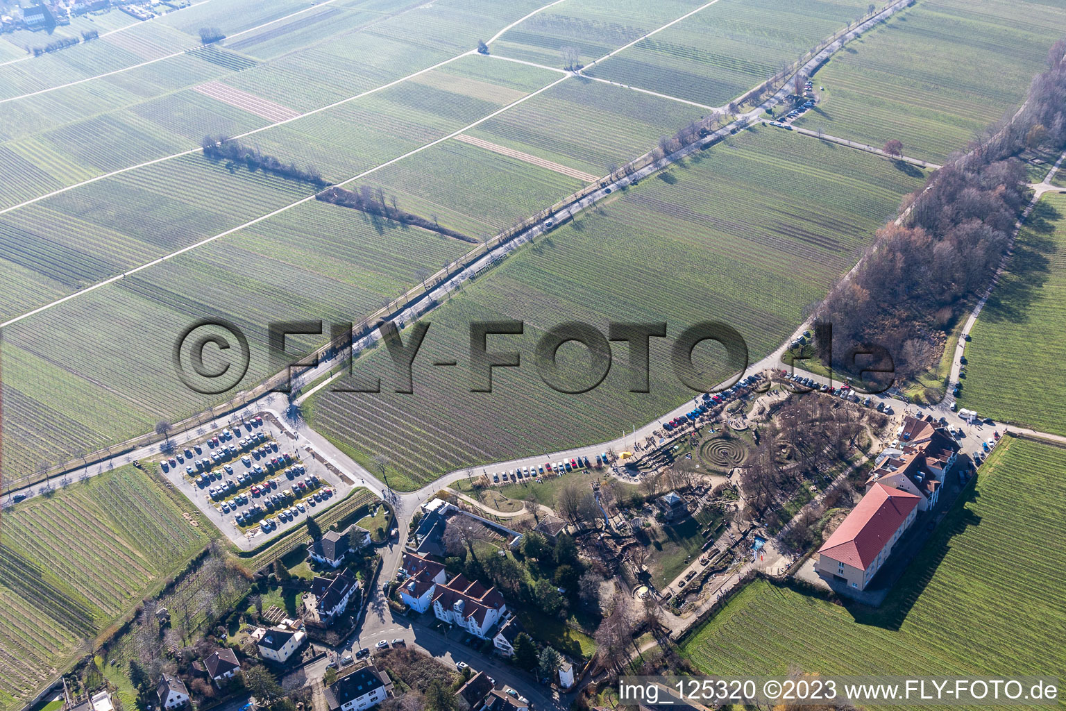 Vue aérienne de Alla hop ! Salle d'exercice et de réunion dans le complexe de Triefenbach à Edenkoben dans le département Rhénanie-Palatinat, Allemagne