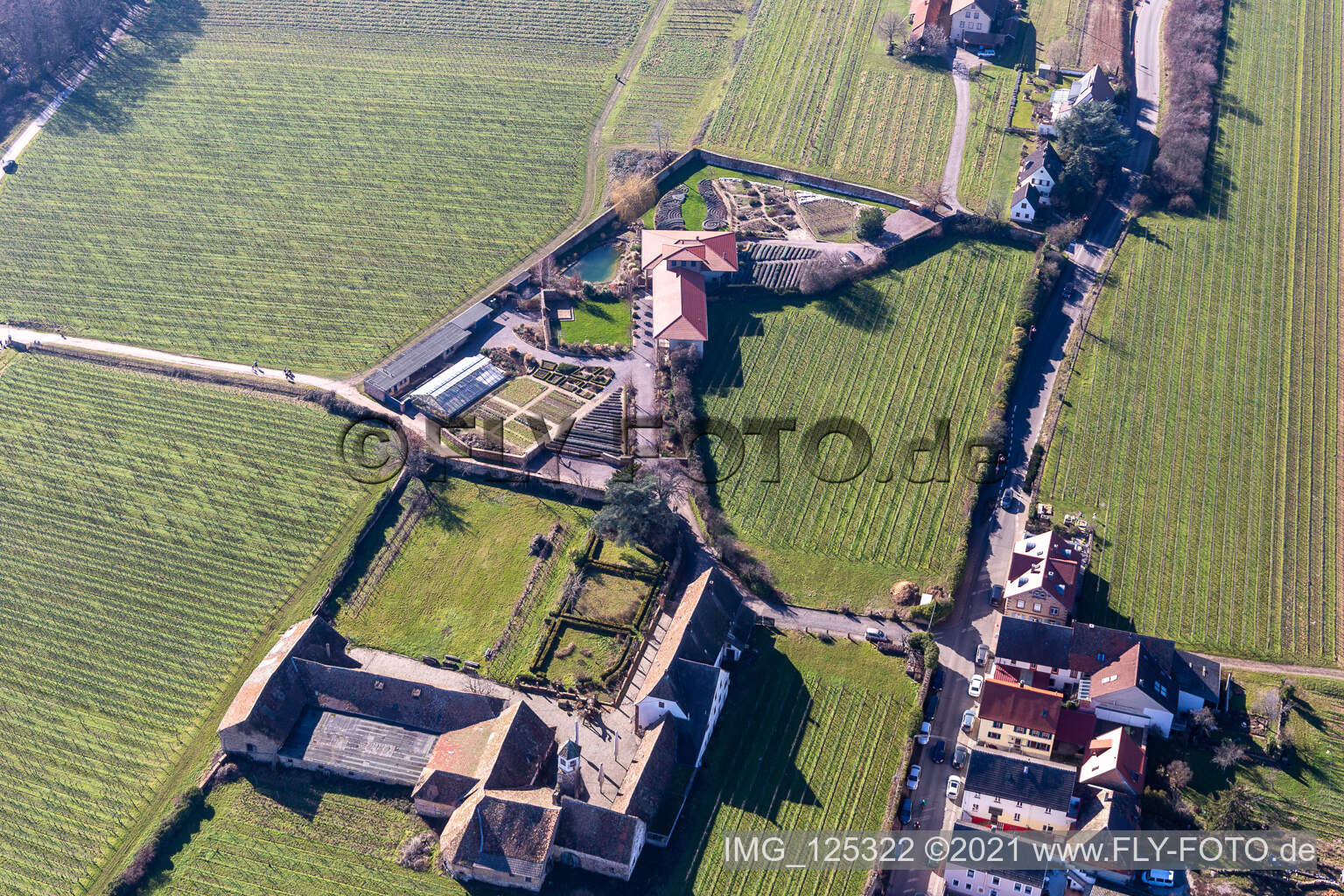 Vue oblique de Klosterstr. à Edenkoben dans le département Rhénanie-Palatinat, Allemagne