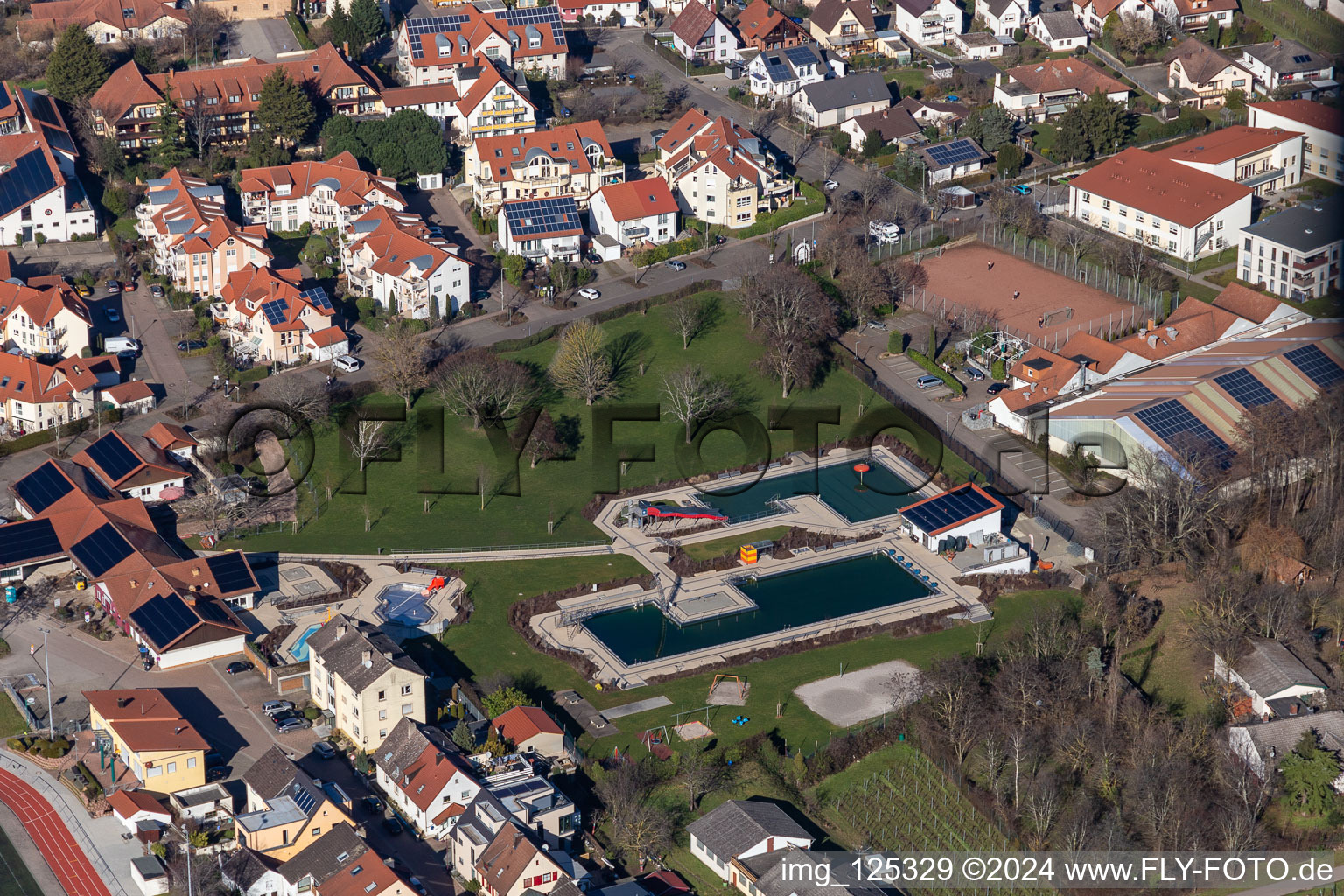 Vue aérienne de Piscine extérieure de Kalmitbad à Maikammer dans le département Rhénanie-Palatinat, Allemagne