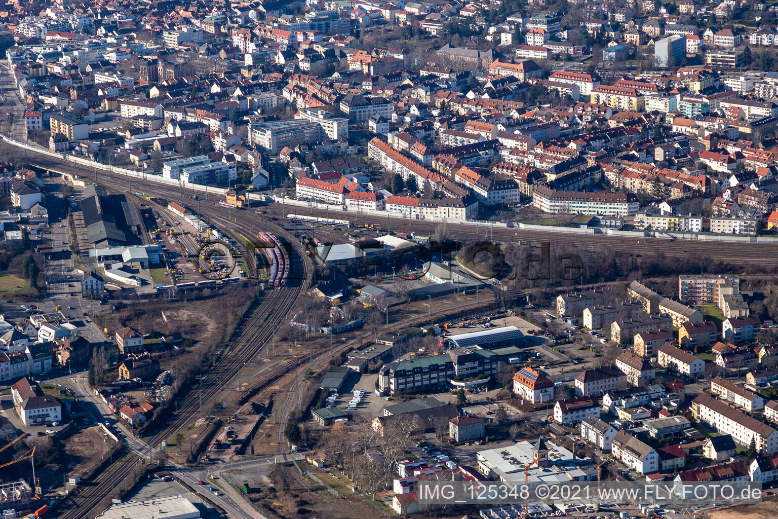 Vue aérienne de La suite du Gleisdreieck à Neustadt an der Weinstraße dans le département Rhénanie-Palatinat, Allemagne