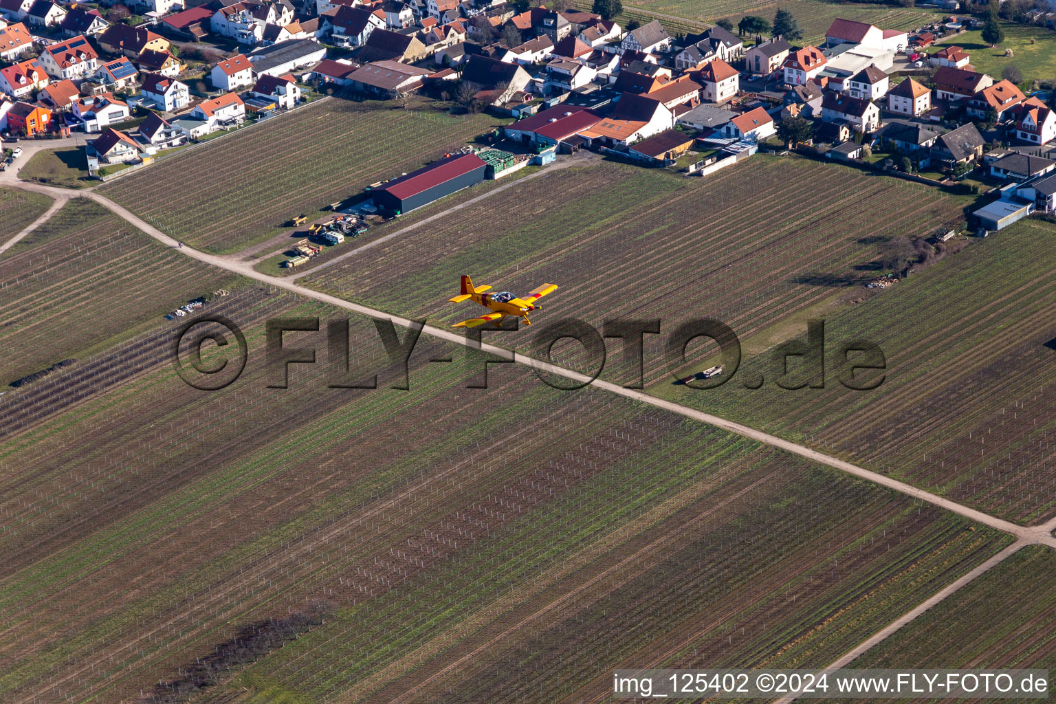 Vue aérienne de Rencontre aérienne à l'approche de Bad Dürkheim à Erpolzheim dans le département Rhénanie-Palatinat, Allemagne