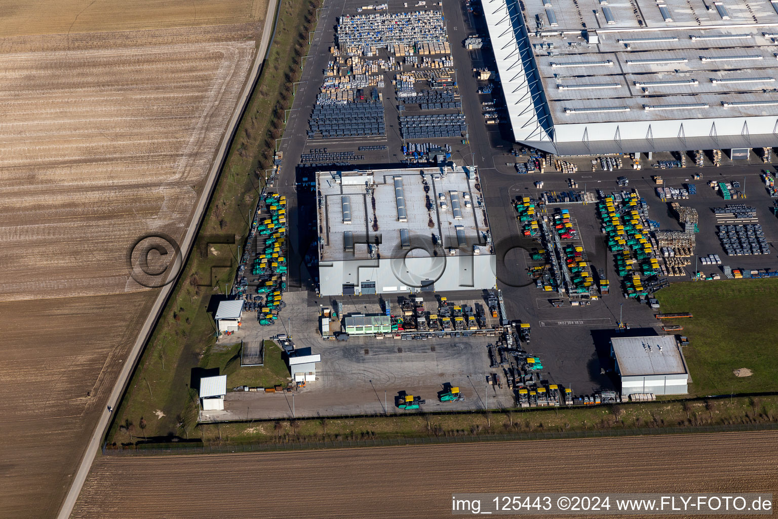 Vue aérienne de Site de l'usine de construction automobile de Joseph Voegele AG à le quartier Rheingönheim in Ludwigshafen am Rhein dans le département Rhénanie-Palatinat, Allemagne