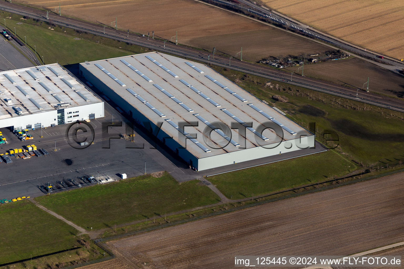 Vue oblique de Site de l'usine de construction automobile de Joseph Voegele AG à le quartier Rheingönheim in Ludwigshafen am Rhein dans le département Rhénanie-Palatinat, Allemagne