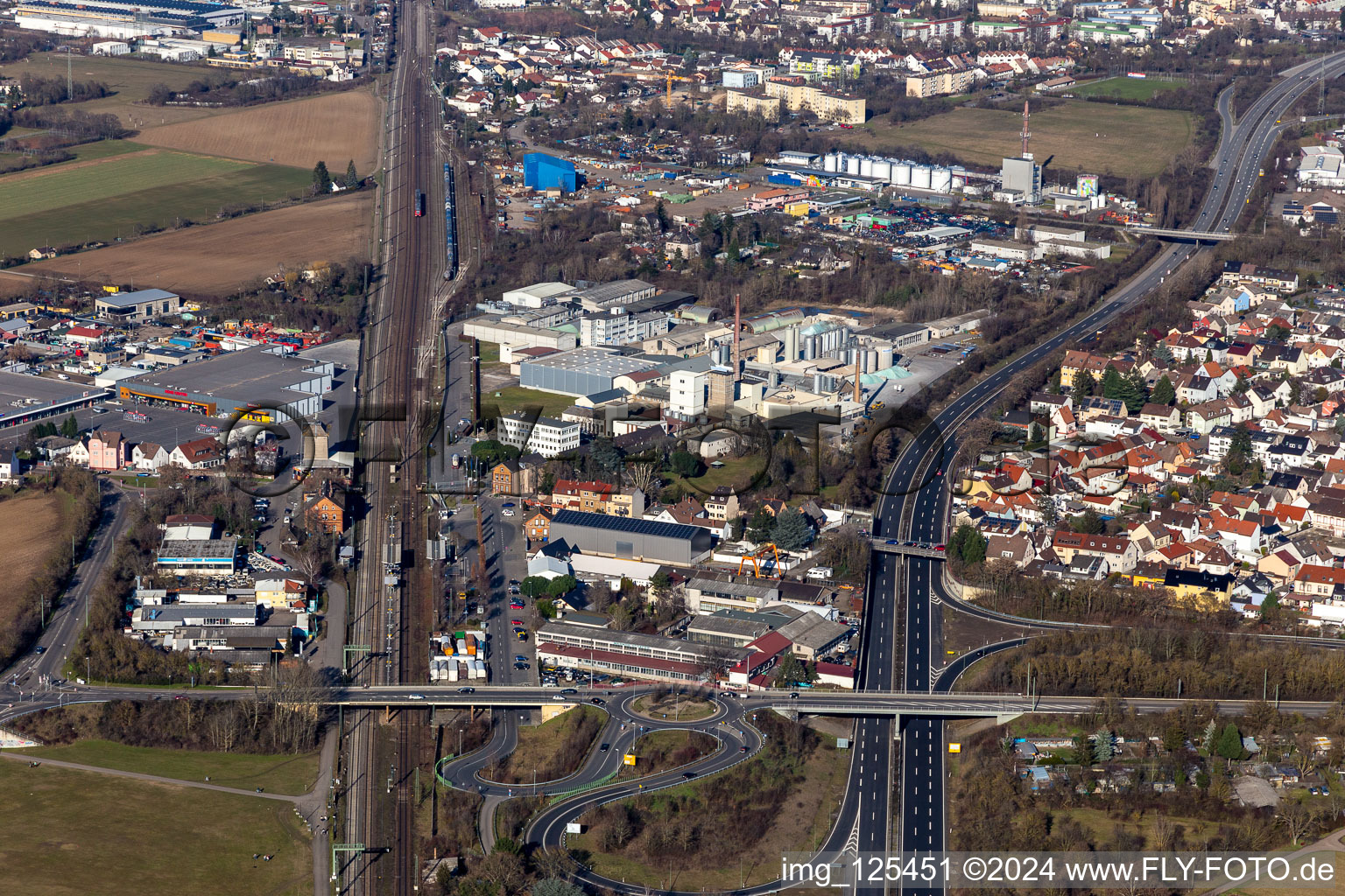 Vue aérienne de Site de l'usine Wöllner GmbH à le quartier Rheingönheim in Ludwigshafen am Rhein dans le département Rhénanie-Palatinat, Allemagne