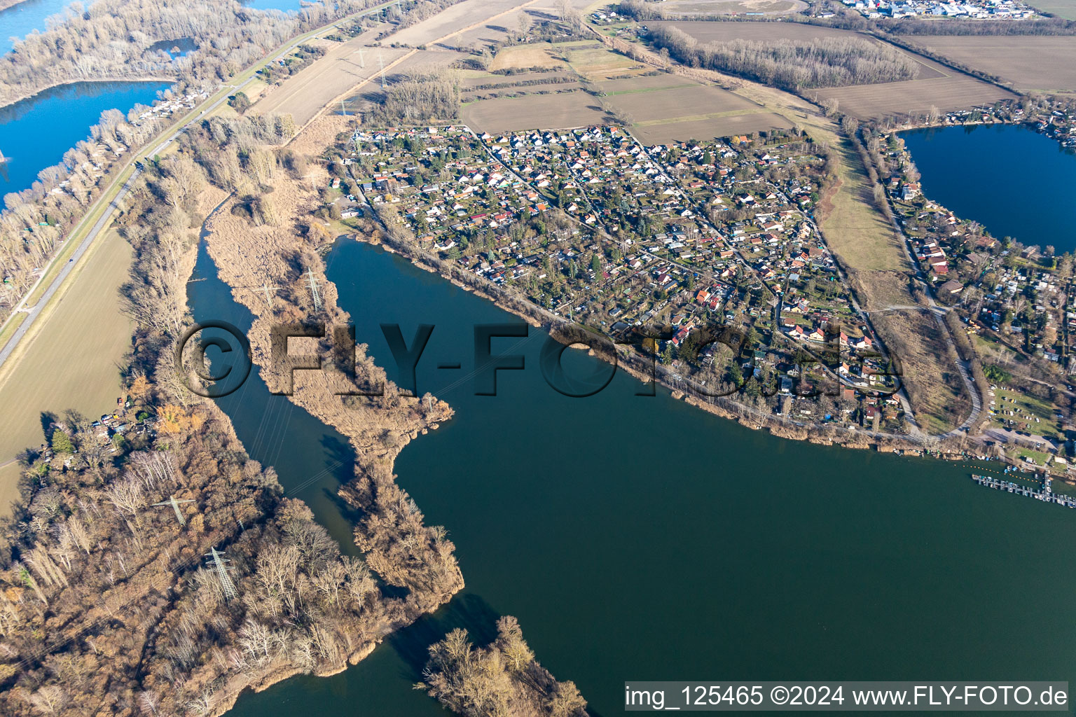 Vue aérienne de Zone de loisirs du Vieux Rhin et de l'Adriatique bleue de Neuhofen à Altrip dans le département Rhénanie-Palatinat, Allemagne