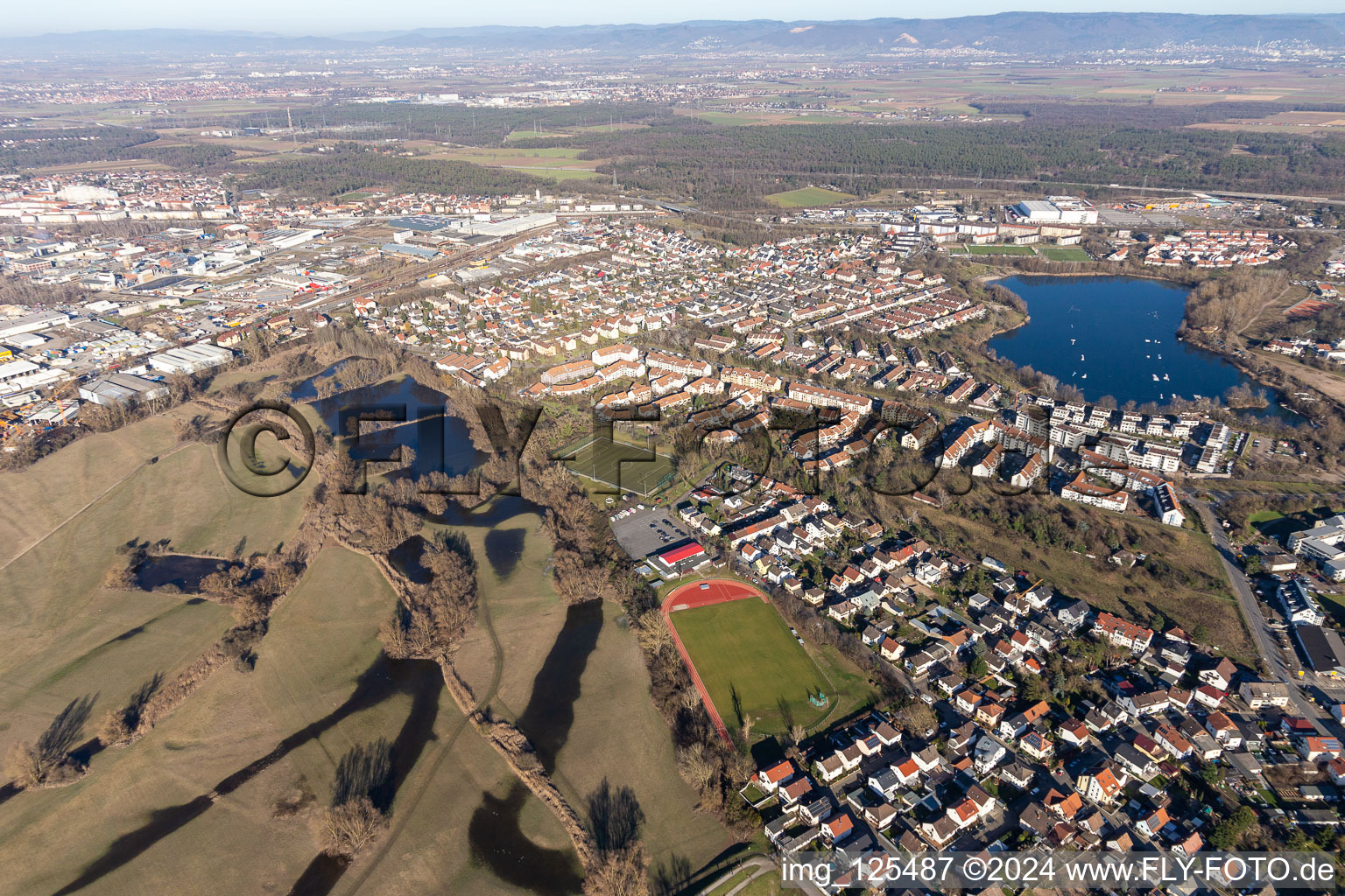 Vue d'oiseau de Quartier Rheinau in Mannheim dans le département Bade-Wurtemberg, Allemagne