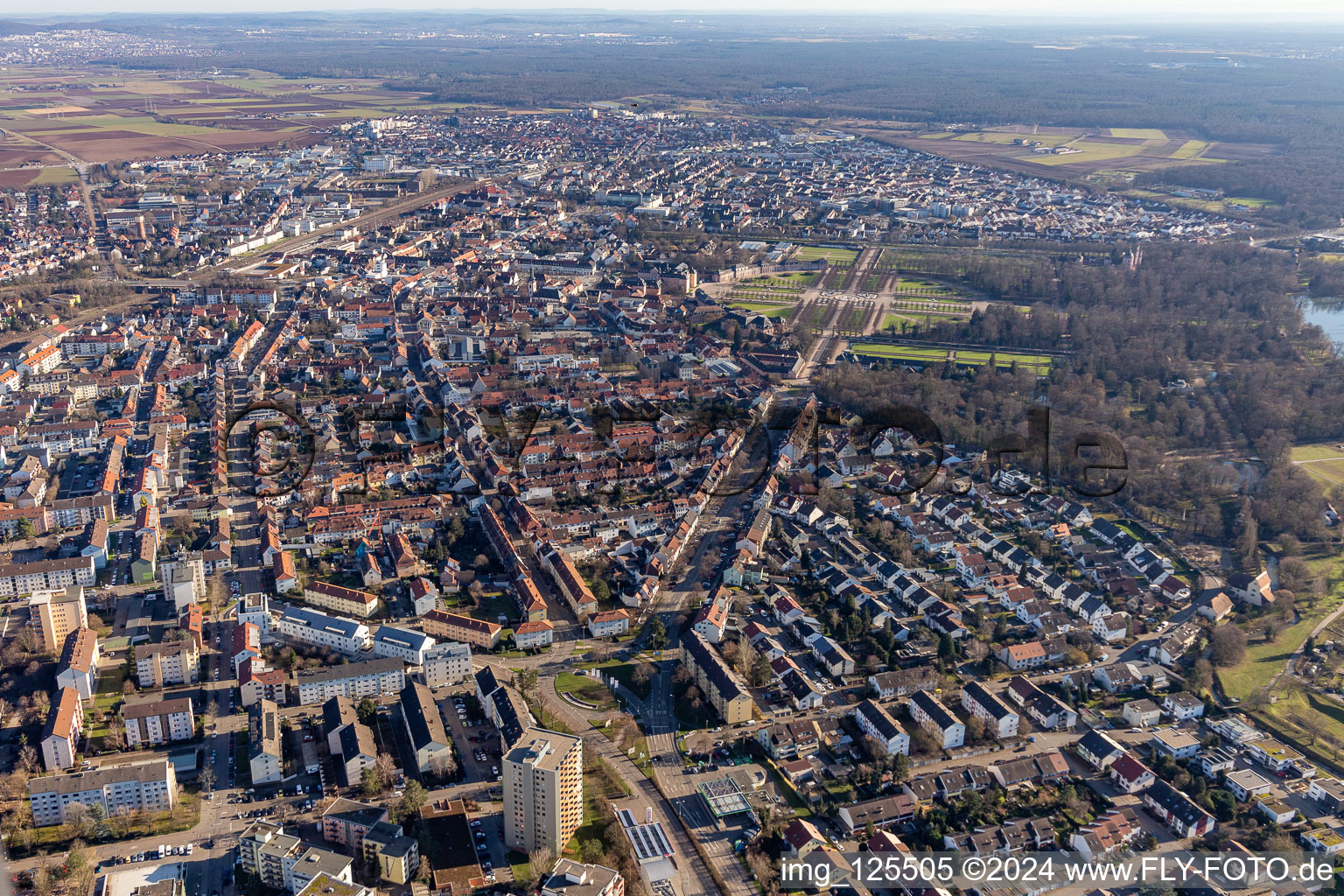 Vue aérienne de Lindenstrasse à Schwetzingen dans le département Bade-Wurtemberg, Allemagne