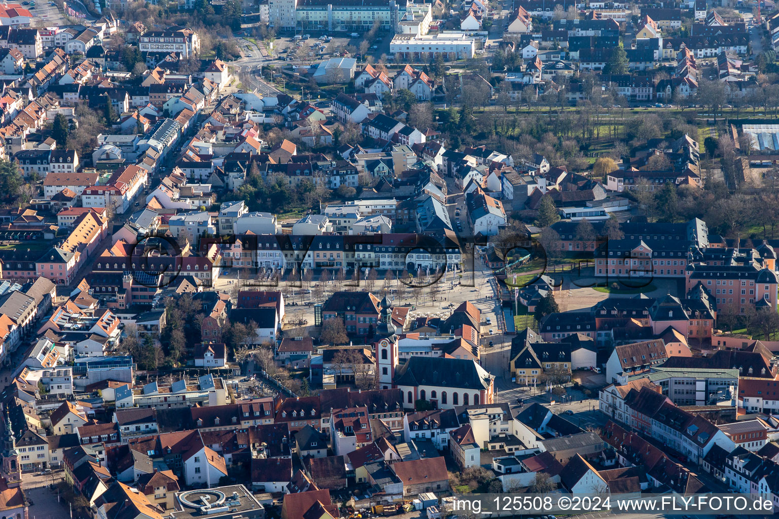 Vue aérienne de Place du Château à Schwetzingen dans le département Bade-Wurtemberg, Allemagne