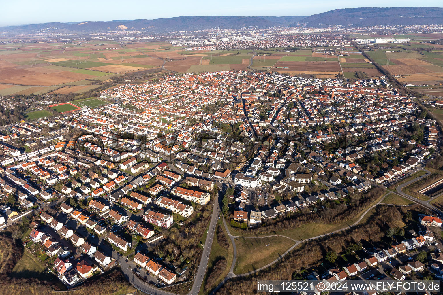 Plankstadt dans le département Bade-Wurtemberg, Allemagne d'un drone