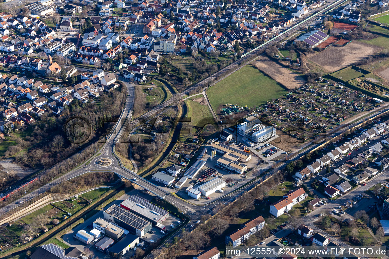 Vue aérienne de Zone commerciale Gottfried-Daimler-Straße à Sandhausen dans le département Bade-Wurtemberg, Allemagne