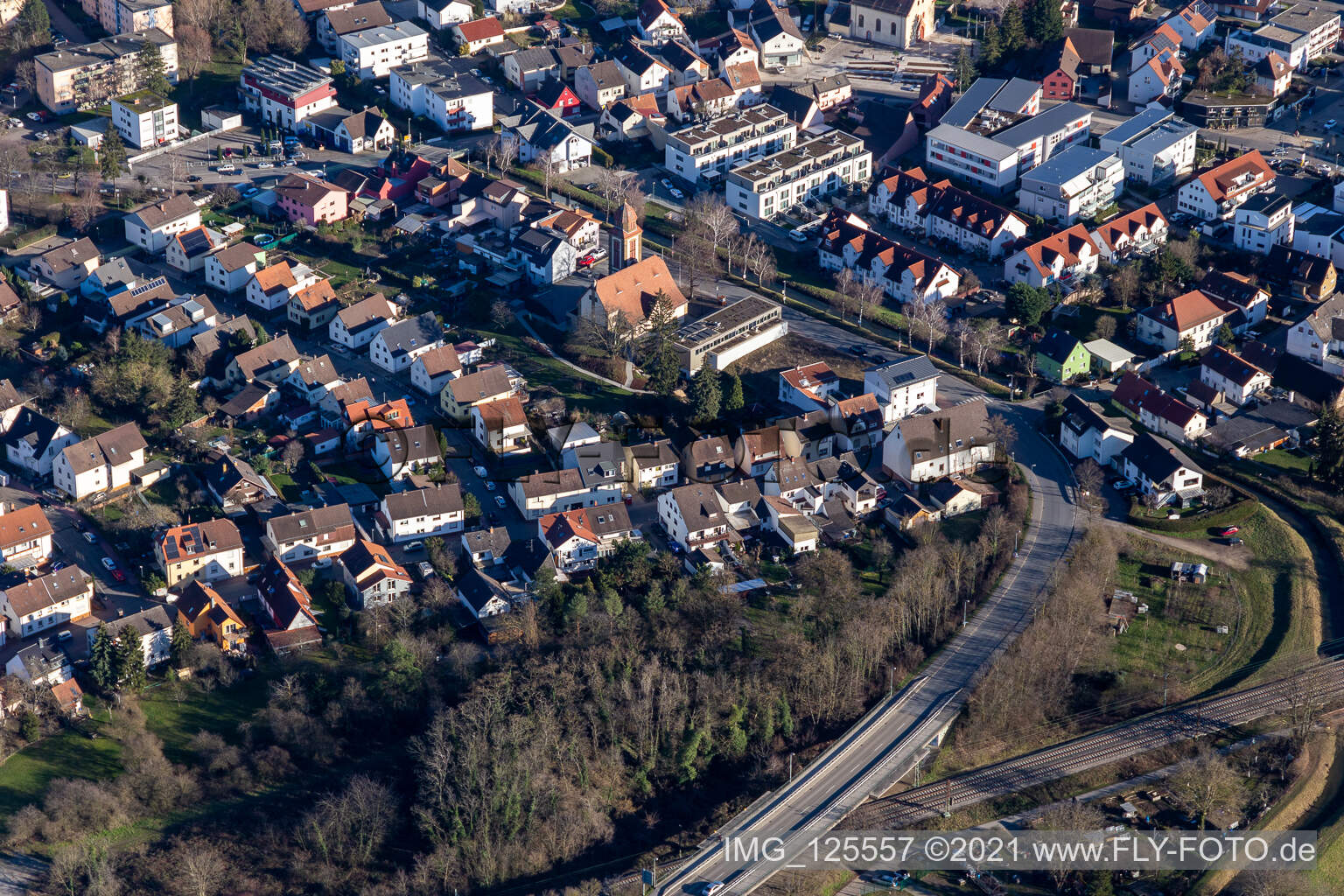 Vue aérienne de Église protestante de la Trinité à Sankt Ilgen dans le département Bade-Wurtemberg, Allemagne