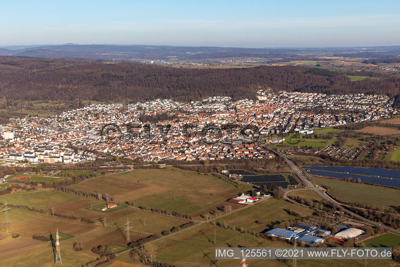 Vue aérienne de Vue des rues et des maisons des quartiers résidentiels à Nußloch dans le département Bade-Wurtemberg, Allemagne